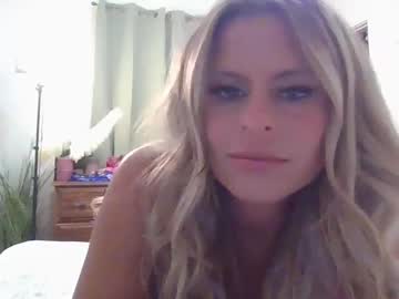 webcam girl emiliakattt cam babe image #135951