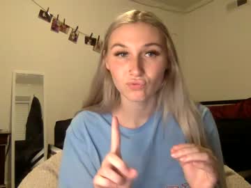 webcam girl petiteblondie13 cam babe image #115930