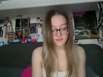 webcam girl alyssag7001 cam babe image #181553