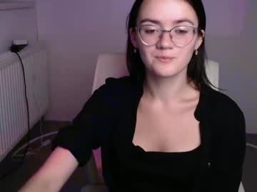 webcam girl ketrin_pirsss cam babe image #133314