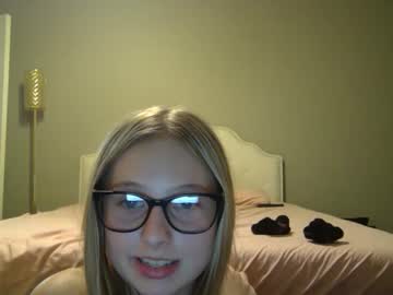 webcam girl lilly_starrr cam babe image #148271