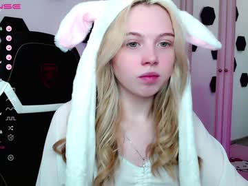 webcam girl small_blondee cam babe image #9203